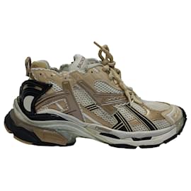 Balenciaga-Tênis Runner Balenciaga em poliuretano bege e preto-Bege