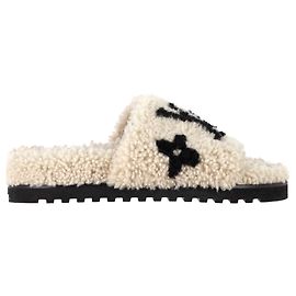 Bom Dia Shearling-Sandalen von Louis Vuitton aus cremefarbener Wolle Weiß Roh