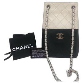 Bolsa de ombro bicolor com logo CC Chanel 08-09 em couro de cordeiro matelassado. Preto Branco