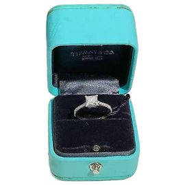 Anillo de compromiso de diamante corte princesa Novo o Soleste de Tiffany & Co. Plata