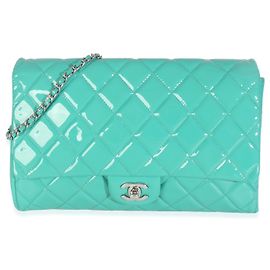 Clutch clásico acolchado de charol turquesa de Chanel con cadena Azul