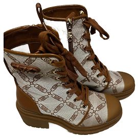 Michael Kors Leather Ankle Boots Gold Hardware Gold hardware