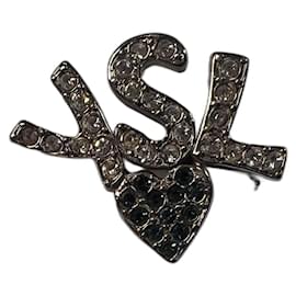 Yves Saint Laurent Broche YSL en métal argenté et strass Argenté