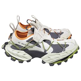 Balenciaga-Tênis de caminhada desgastados Balenciaga em poliuretano branco-Branco