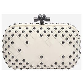 Bottega Veneta Bolsa de mão creme com tachas e nó Cru