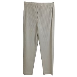 Pantalon à plis sur mesure Homme Plissé Issey Miyake en polyester blanc Blanc Écru