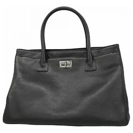 Sac à main en cuir exécutif Chanel 2.55 Noir