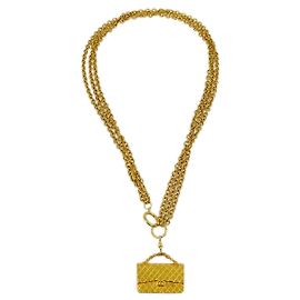Collier Pendentif Intemporel en Métal Chanel Doré