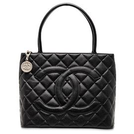 Sac Medallion en Cuir Caviar Noir de Chanel Noir