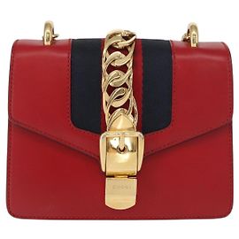 Bolso de hombro mini Gucci Sylvie Chain de cuero Roja