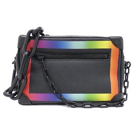 Bolsa de Ombro Mini Soft Trunk Taiga Rainbow da Louis Vuitton Preto