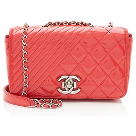 Bolsa de flap pequena Coco Boy em couro envernizado Chanel Rosa