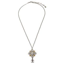 Colar Pendente CC Cluster em Metal com Cristais Chanel Prata