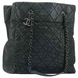 Bolsa tote Chanel CC Charm em couro de bezerro matelassado iridescente alta Verde