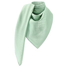 Louis Vuitton Nueva bufanda de seda LV Verde