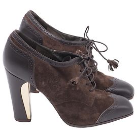 Botas de cano alto com cadarço brogue Salvatore Ferragamo em camurça marrom Marrom