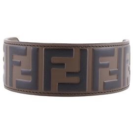 Fendi Mini Strap You em couro de bezerro marrom Marrom