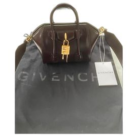 Bolsa Givenchy Antigona Toy Lock Castanho escuro