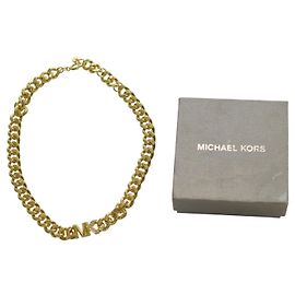 Colar de corrente grossa dourada com assinatura MK da Michael Kors Dourado