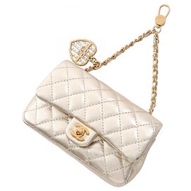 Charm della borsa classica Matelassé di Chanel D'oro Crudo