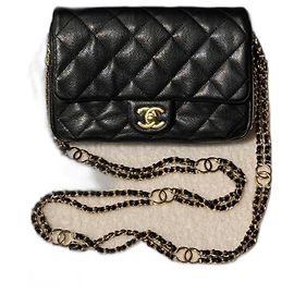 Chanel Mini Flap Bag em couro de bezerro preto com ferragens douradas Preto