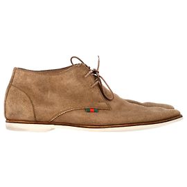 Bottines Chukka à Lacets Gucci Web Tag en Suède Marron Marron Rouge