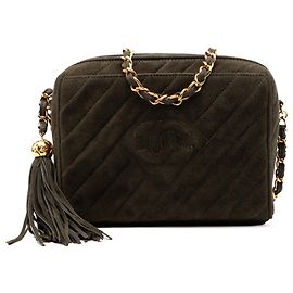 Sac à caméra en daim matelassé diagonal vert CC de Chanel avec pompon en diamant Vert Vert olive