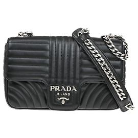 Prada Chain Flap Schultertasche aus gestepptem Leder Klein Schwarz