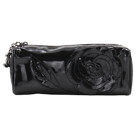 CHANEL Camellia Tasche aus schwarzem Lackleder Schwarz