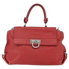 Sac Sofia en cuir grainé large de Salvatore Ferragamo Rouge