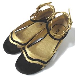 Prada Wildleder-Sandalen Schwarz Golden