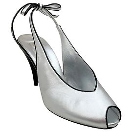 Miu Miu Slingback-Pumps aus Silbernem Leder Mordoré Silber