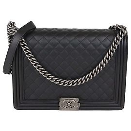 Bolsa Boy Flap Grande em Couro Matelassê Preto Chanel Preto