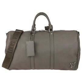 Sac Keepall Bandoulier 50 en cuir Aerogram kaki de Louis Vuitton Kaki