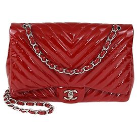 Bolsa Chanel Jumbo Classic em couro patente vermelho com padrão de chevron e aba única Vermelho