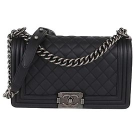 Sac à rabat Boy moyen en cuir matelassé noir Chanel Noir