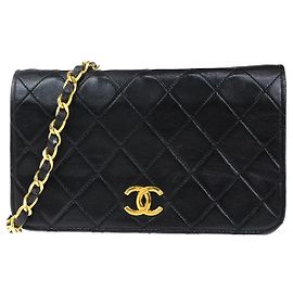 Carteira Chanel em corrente de couro acolchoado Preto
