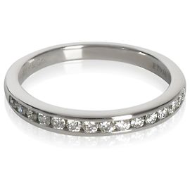 Anel de Platina com Diamantes em Canal Tiffany & Co. Outro