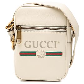 Gucci Mini Crossbody em Couro Graneado Branco com Logo Branco