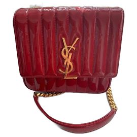 Yves Saint Laurent Vicky Clutch aus rotem Lackleder Rot