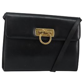 Bolsa de Ombro Gancini em Couro Preto e Dourado Auth 142822 da Salvatore Ferragamo Preto Dourado
