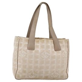 CHANEL Nova Bolsa Tote de Viagem Nylon Bege Ouro CC Auth 145082 Bege Dourado