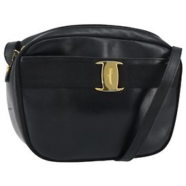 Borsa a Spalla Vala in Pelle Nera e Oro Salvatore Ferragamo Auth BA7671 Nero D'oro