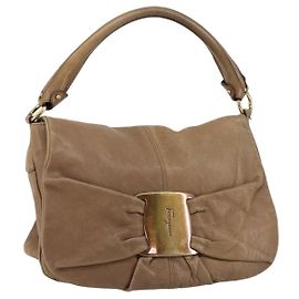 Borsa a Spalla Vala in Pelle Marrone Oro Salvatore Ferragamo Auth bs29808 Marrone D'oro