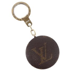 LOUIS VUITTON Chaveiro Astropill Monogram M51910 LV Auth 154217 Monograma