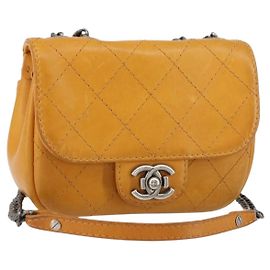 CHANEL Bolsa de Ombro Matelassé em Couro Laranja CC Auth BA8705 Laranja