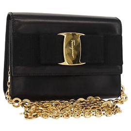Borsa a Spalla Chain Vala in Pelle Nera e Oro Auth 147890 di Salvatore Ferragamo Nero D'oro