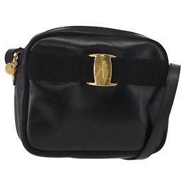 Borsa a Spalla Vala in Pelle Nera e Oro Salvatore Ferragamo Auth bs30964 Nero D'oro
