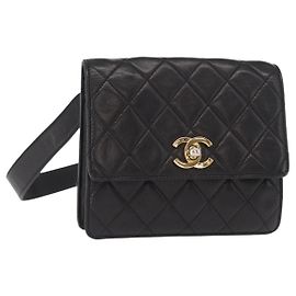 CHANEL Gürteltasche Matelassé aus Lammleder Schwarz Gold CC Auth 156628V Schwarz Golden