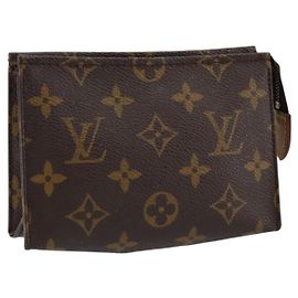 LOUIS VUITTON Poche Toilette Monogram 15 M47546 LV Auth th6510 Monogramma